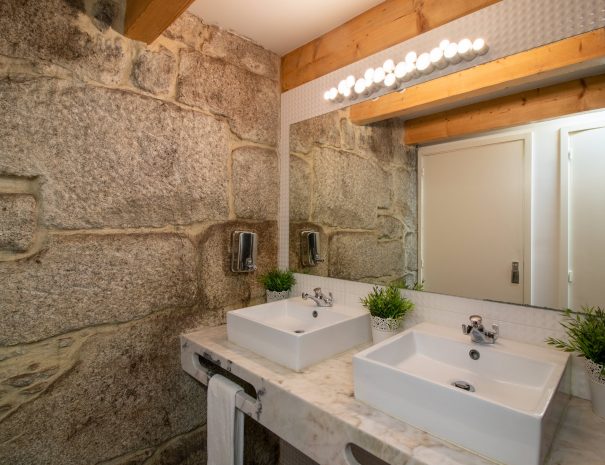 happy-porto-hostel-porto-hostels-porto-elcamino-santiago-jakobs-weg-st-james-way-hostels-in-porto-hostels-porto-hostels